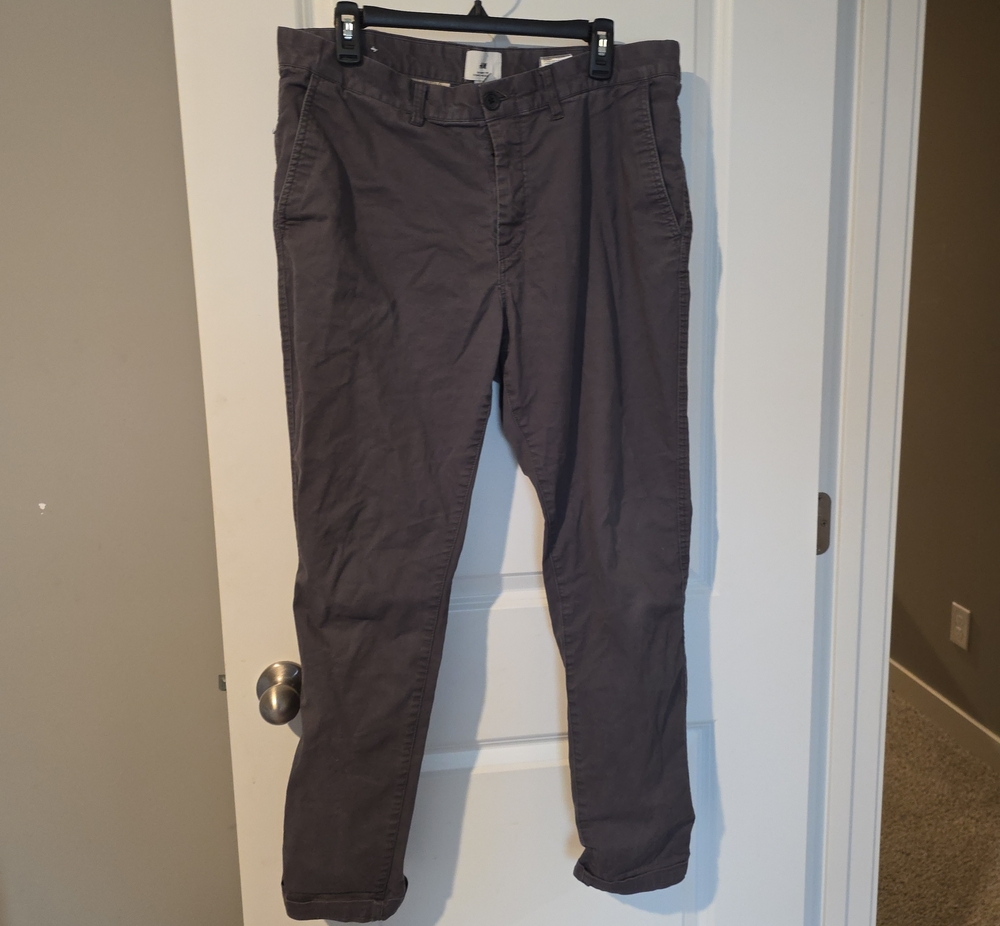 H&M Men's Charcoal Gray Chino Pants